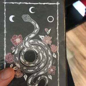 Meet your Posher, Mona